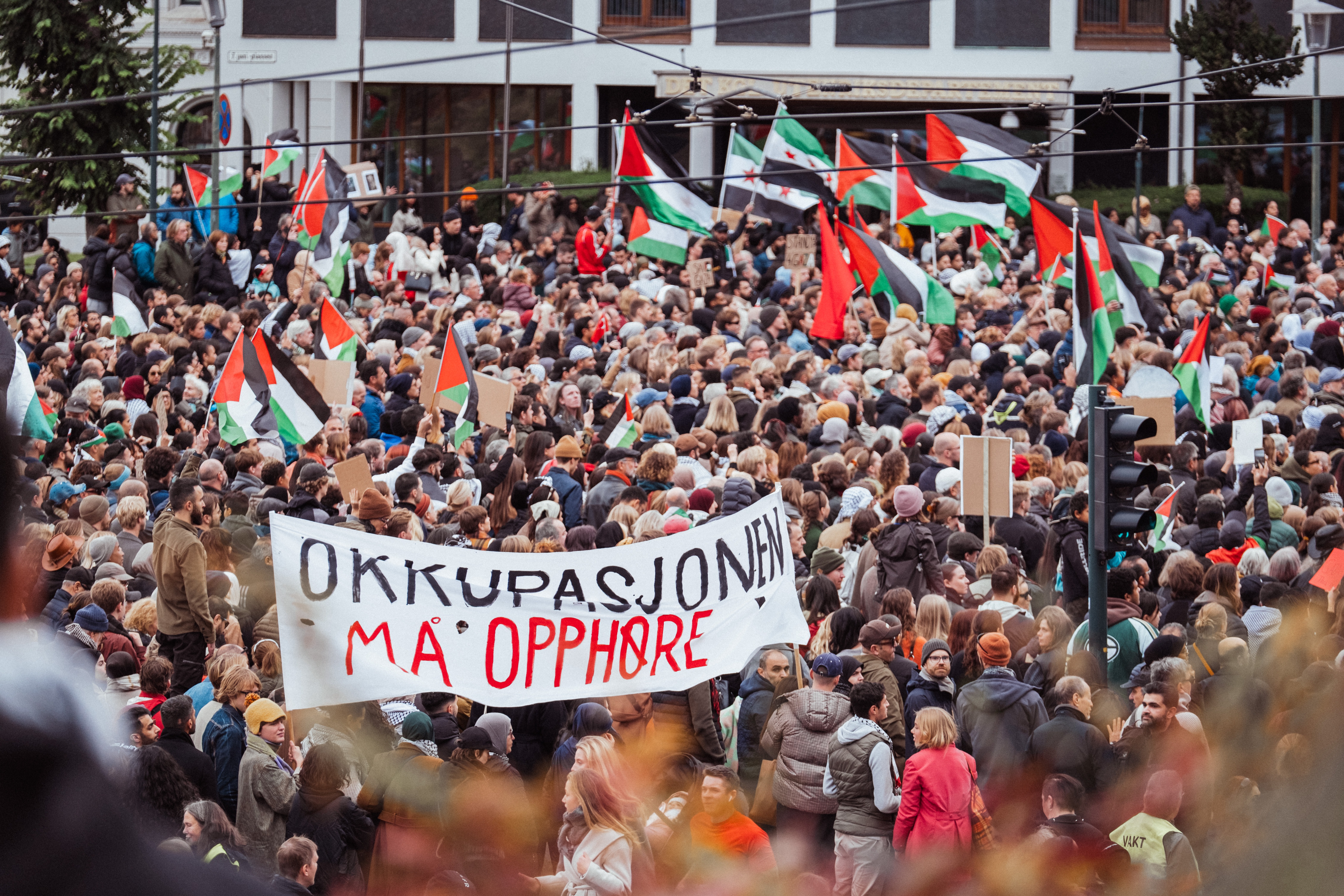 Banner fra demonstrasjon "Okkupasjonen må opphøre".